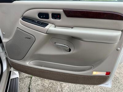 2005 Cadillac Escalade AWD 6.0L LOW MILES   - Photo 41 - Sacramento, CA 95826