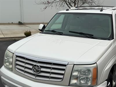 2005 Cadillac Escalade AWD 6.0L LOW MILES   - Photo 8 - Sacramento, CA 95826