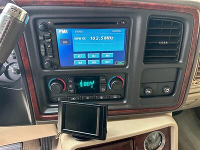 2005 Cadillac Escalade AWD 6.0L LOW MILES   - Photo 24 - Sacramento, CA 95826