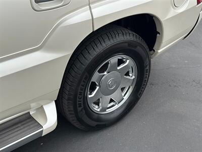 2005 Cadillac Escalade AWD 6.0L LOW MILES   - Photo 63 - Sacramento, CA 95826
