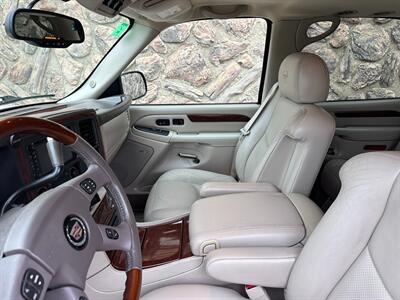 2005 Cadillac Escalade AWD 6.0L LOW MILES   - Photo 18 - Sacramento, CA 95826