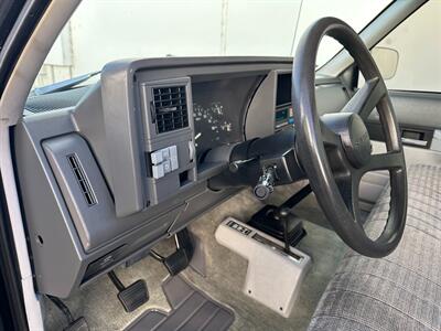 1992 Chevrolet Silverado 1500 4x4 Regular Cab Short Bed Z71 V8 5.7L 5-Speed  Manual - Photo 14 - Sacramento, CA 95826