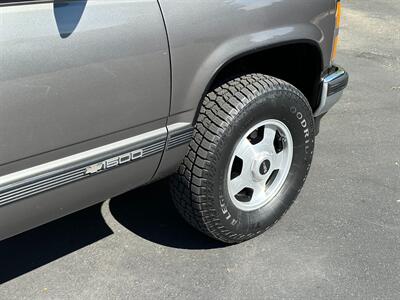 1992 Chevrolet Silverado 1500 4x4 Regular Cab Short Bed Z71 V8 5.7L 5-Speed  Manual - Photo 23 - Sacramento, CA 95826