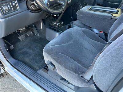 2001 GMC Sierra 2500 4x4 Single Cab Long Bed V8 6.0L Vortec 5-Speed  Manual LOW MILES - Photo 12 - Sacramento, CA 95826