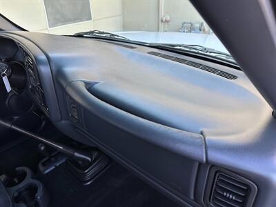 2001 GMC Sierra 2500 4x4 Single Cab Long Bed V8 6.0L Vortec 5-Speed  Manual LOW MILES - Photo 22 - Sacramento, CA 95826