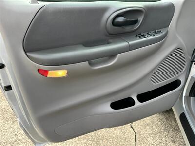 1999 Ford F-150 Regular Cab 4x4 Short Bed 5.4L V8 Triton LOW MILES  LIFTED ONE OWNER - Photo 11 - Sacramento, CA 95826