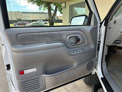 1997 Chevrolet Suburban K1500 4x4 5.7L V8 Vortec LIFTED LOADED LOW MILES   - Photo 9 - Sacramento, CA 95826