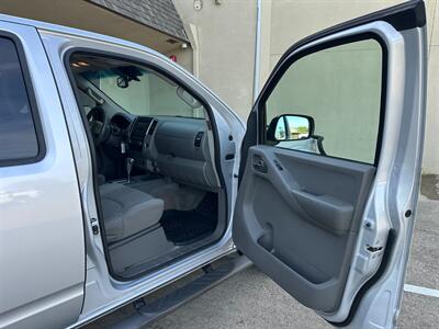 2012 Nissan Frontier 4.0L V6 SV 4x4 Automatic Crew Cab  ONE OWNER - Photo 27 - Sacramento, CA 95826