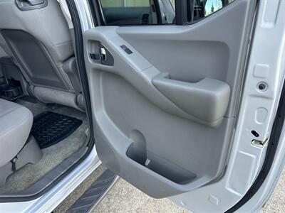 2012 Nissan Frontier 4.0L V6 SV 4x4 Automatic Crew Cab  ONE OWNER - Photo 36 - Sacramento, CA 95826