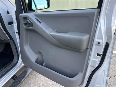 2012 Nissan Frontier 4.0L V6 SV 4x4 Automatic Crew Cab  ONE OWNER - Photo 28 - Sacramento, CA 95826
