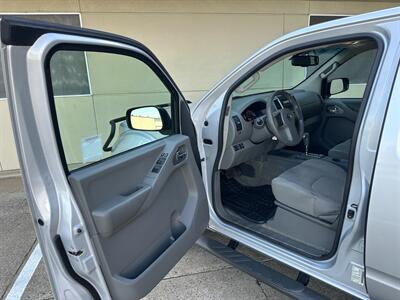 2012 Nissan Frontier 4.0L V6 SV 4x4 Automatic Crew Cab  ONE OWNER - Photo 12 - Sacramento, CA 95826