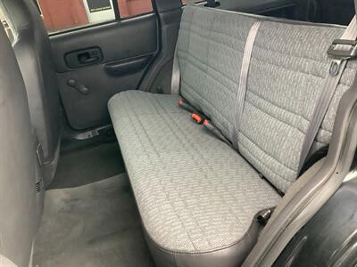 2000 Jeep Cherokee SE - Photo 14 - Hatboro, PA 19040