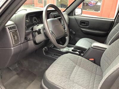2000 Jeep Cherokee SE - Photo 13 - Hatboro, PA 19040