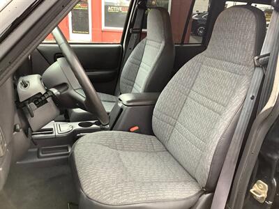 2000 Jeep Cherokee SE - Photo 12 - Hatboro, PA 19040