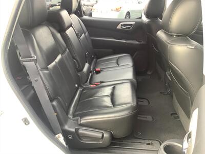 2016 Nissan Pathfinder PLATINUM   - Photo 16 - Hatboro, PA 19040