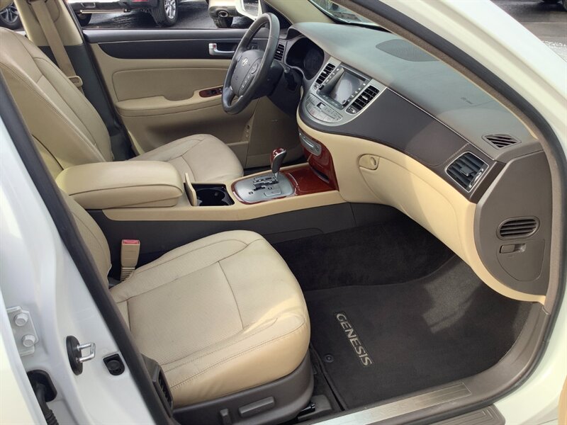 2012 Hyundai Genesis 3.8L V6 - Photo 16 - Hatboro, PA 19040