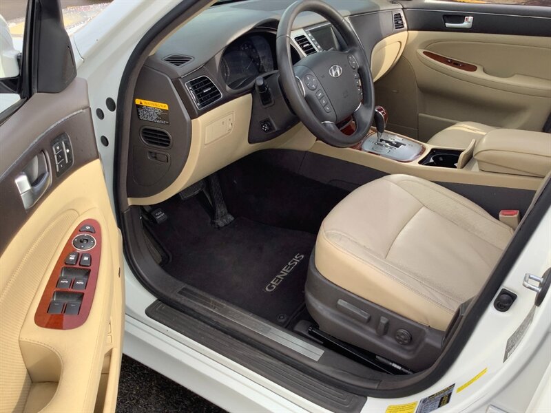 2012 Hyundai Genesis 3.8L V6 - Photo 11 - Hatboro, PA 19040
