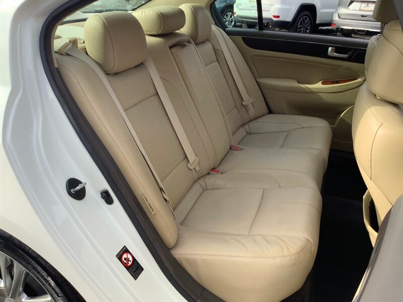 2012 Hyundai Genesis 3.8L V6 - Photo 14 - Hatboro, PA 19040