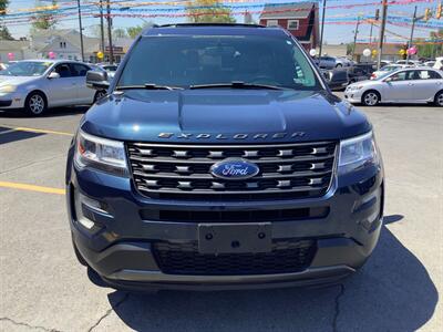 2017 Ford Explorer XLT   - Photo 2 - Hatboro, PA 19040