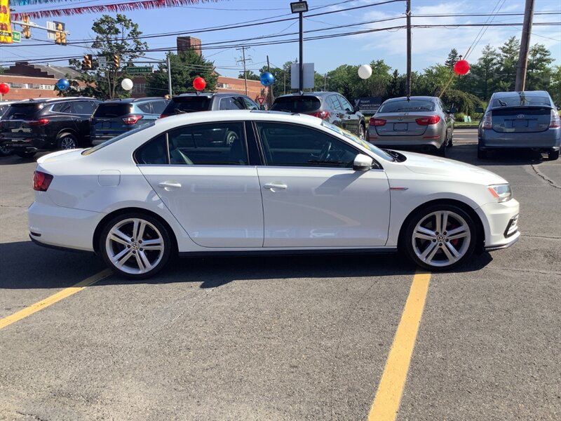 2016 Volkswagen Jetta 2.0T GLI SE - Photo 8 - Hatboro, PA 19040