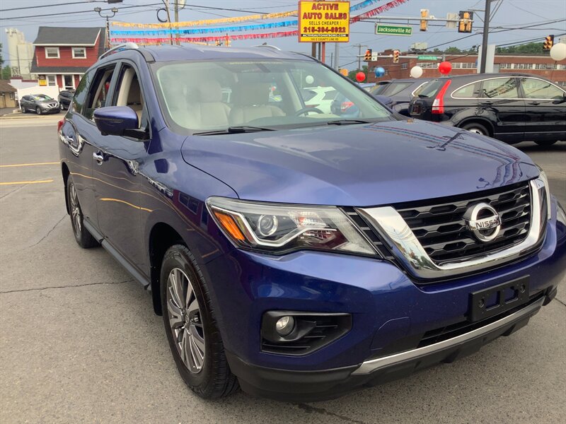 2018 Nissan Pathfinder SL  
