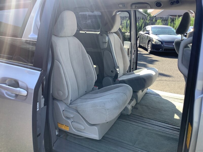 2012 Toyota Sienna LE 8-Passenger - Photo 16 - Hatboro, PA 19040