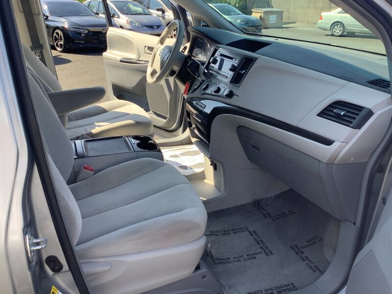 2012 Toyota Sienna LE 8-Passenger - Photo 18 - Hatboro, PA 19040
