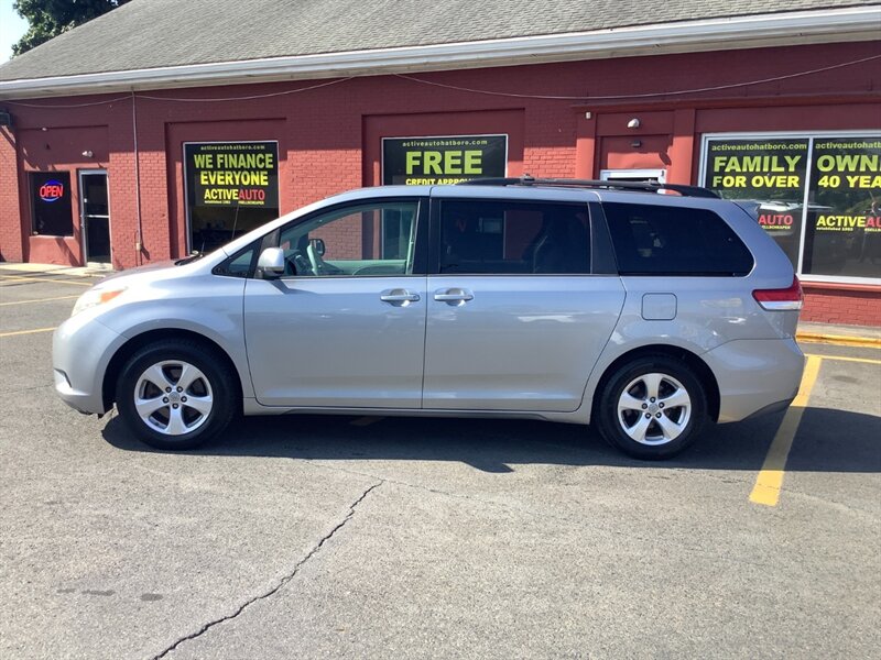 2012 Toyota Sienna LE 8-Passenger - Photo 4 - Hatboro, PA 19040
