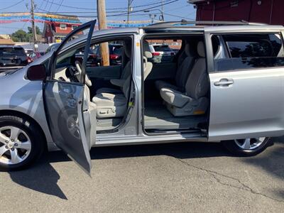 2012 Toyota Sienna LE 8-Passenger - Photo 14 - Hatboro, PA 19040