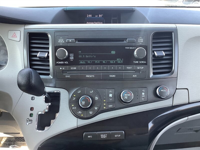 2012 Toyota Sienna LE 8-Passenger - Photo 21 - Hatboro, PA 19040