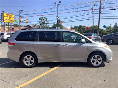 2012 Toyota Sienna LE 8-Passenger - Photo 8 - Hatboro, PA 19040