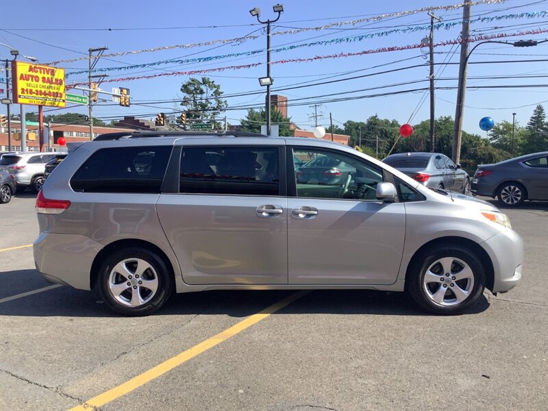 2012 Toyota Sienna LE 8-Passenger - Photo 8 - Hatboro, PA 19040