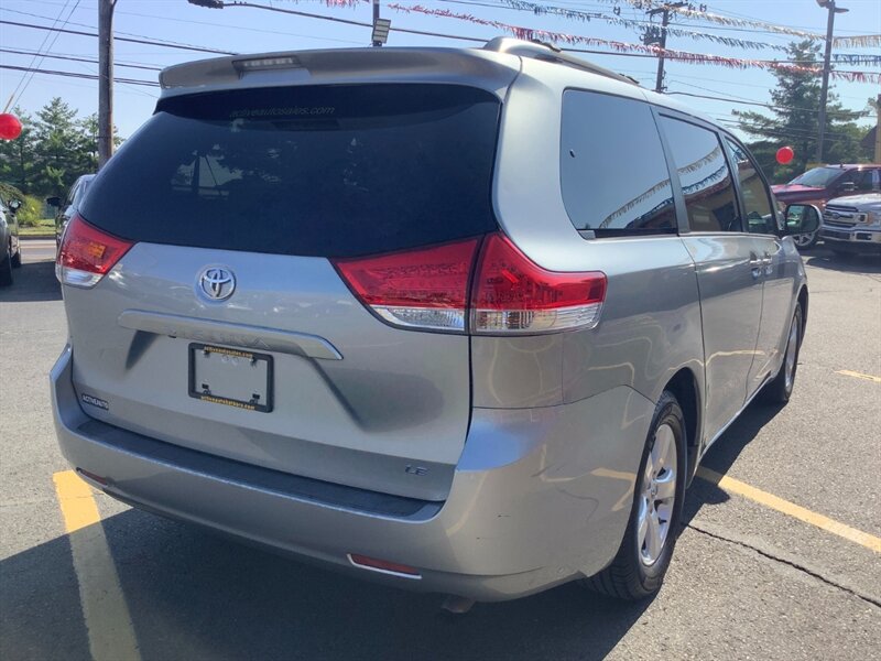 2012 Toyota Sienna LE 8-Passenger - Photo 7 - Hatboro, PA 19040