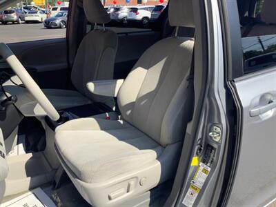2012 Toyota Sienna LE 8-Passenger - Photo 10 - Hatboro, PA 19040