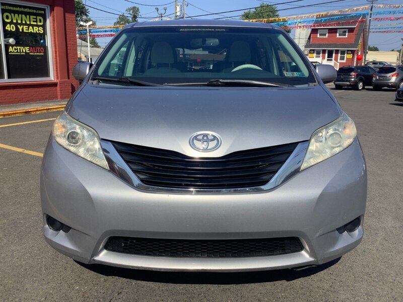 2012 Toyota Sienna LE 8-Passenger - Photo 2 - Hatboro, PA 19040
