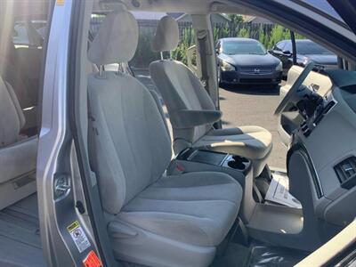 2012 Toyota Sienna LE 8-Passenger - Photo 17 - Hatboro, PA 19040