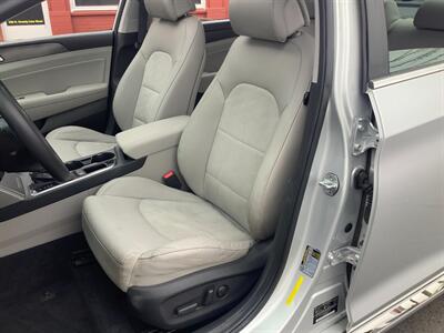 2017 Hyundai SONATA Limited   - Photo 10 - Hatboro, PA 19040