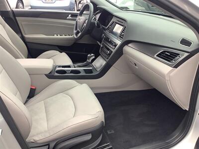 2017 Hyundai SONATA Limited   - Photo 16 - Hatboro, PA 19040