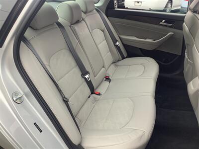 2017 Hyundai SONATA Limited   - Photo 14 - Hatboro, PA 19040