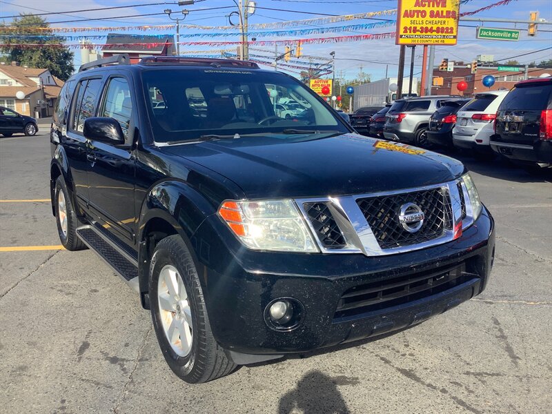2008 Nissan Pathfinder SE  