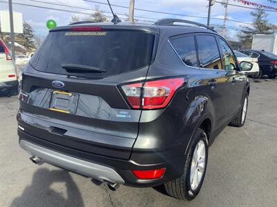2018 Ford Escape SE   - Photo 8 - Hatboro, PA 19040