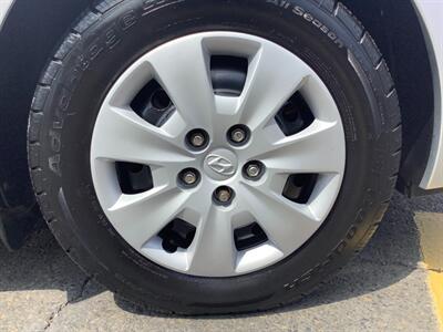 2011 Hyundai ELANTRA Touring GLS   - Photo 17 - Hatboro, PA 19040