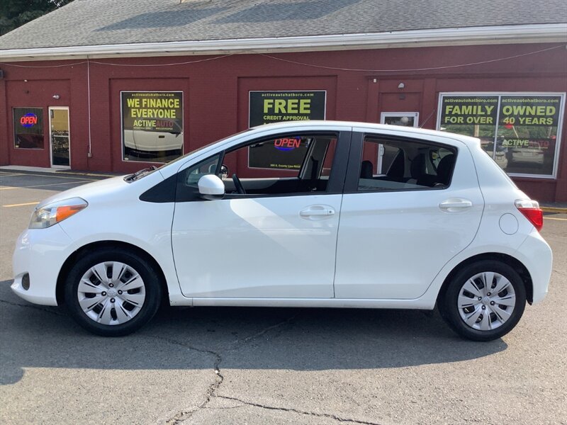 2013 Toyota Yaris 5-Door LE - Photo 5 - Hatboro, PA 19040