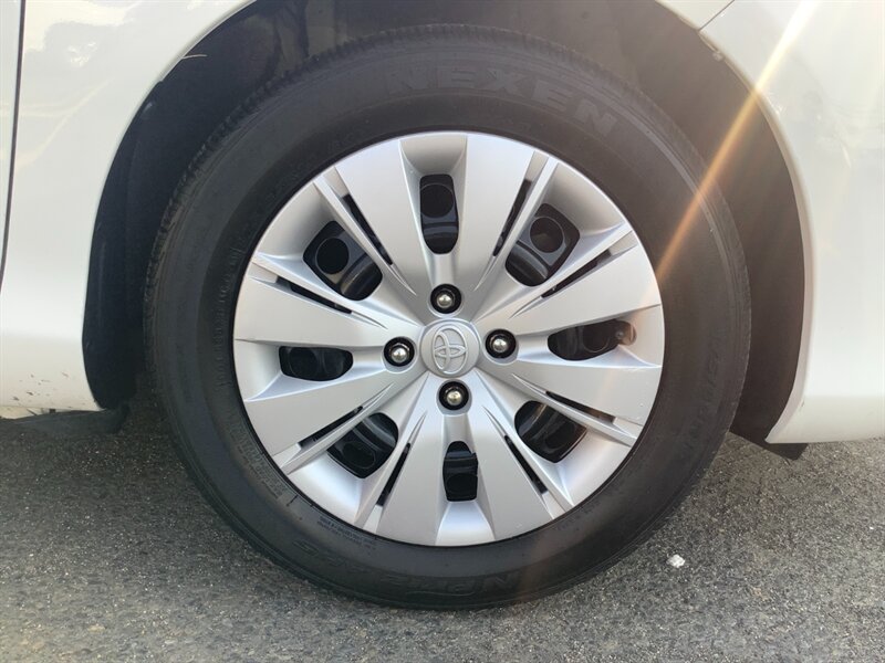 2013 Toyota Yaris 5-Door LE - Photo 20 - Hatboro, PA 19040