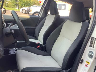 2013 Toyota Yaris 5-Door LE - Photo 11 - Hatboro, PA 19040