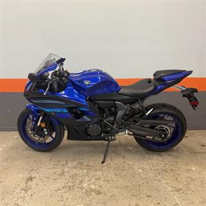 2025 Yamaha YZF-R7   - Photo 2 - Las Vegas, NV 89146