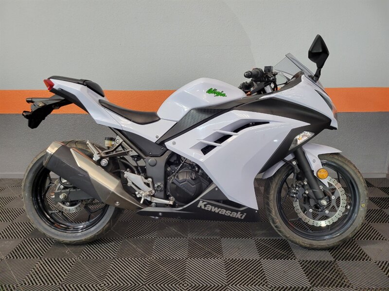 2015 Kawasaki NINJA 300   - Photo 1 - Las Vegas, NV 89146