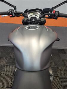 2021 Triumph Street Triple   - Photo 10 - Las Vegas, NV 89146