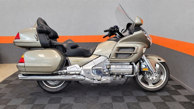 2002 HONDA GOLD WING GL1800   - Photo 1 - Las Vegas, NV 89146