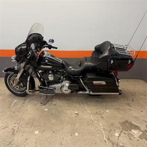 2012 Harley Davidson FLHTK ULTRA LIMITED ELECTR   - Photo 2 - Las Vegas, NV 89146